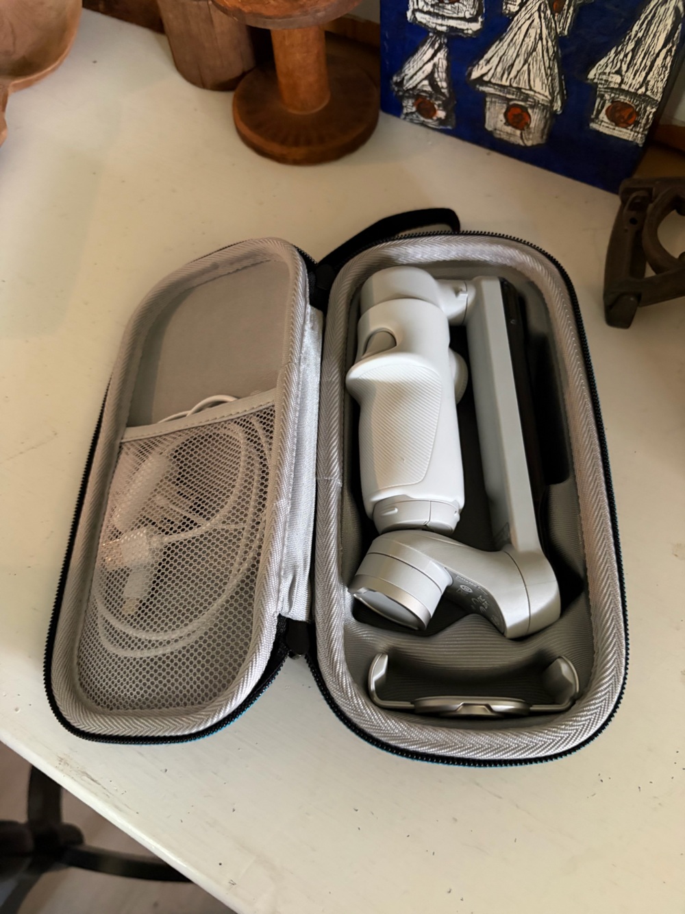 Insta360 Flow ,White Handheld Gimbal Stabilizer with Carrying Case